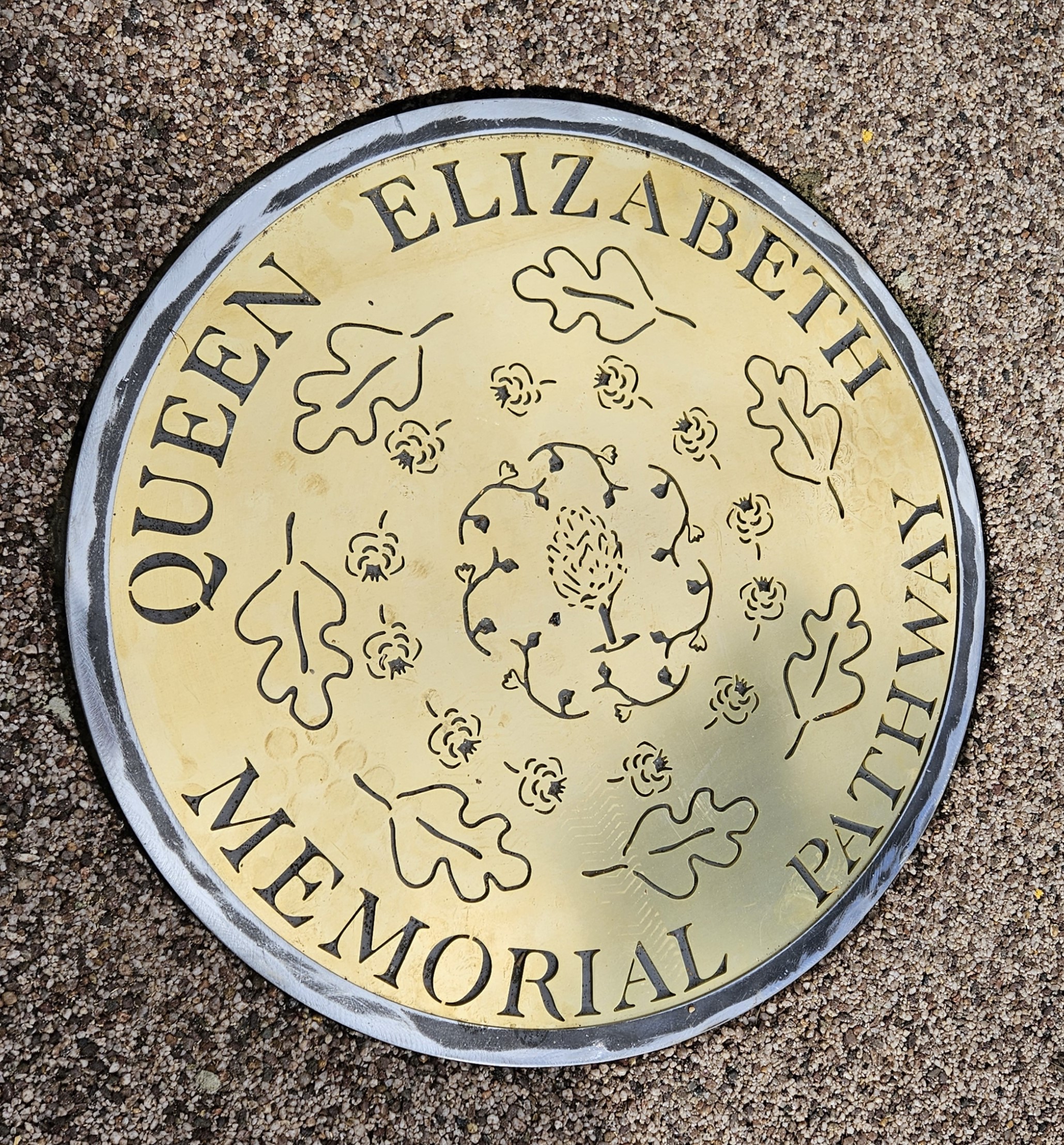 Queen elizabeth memorial pathway disc