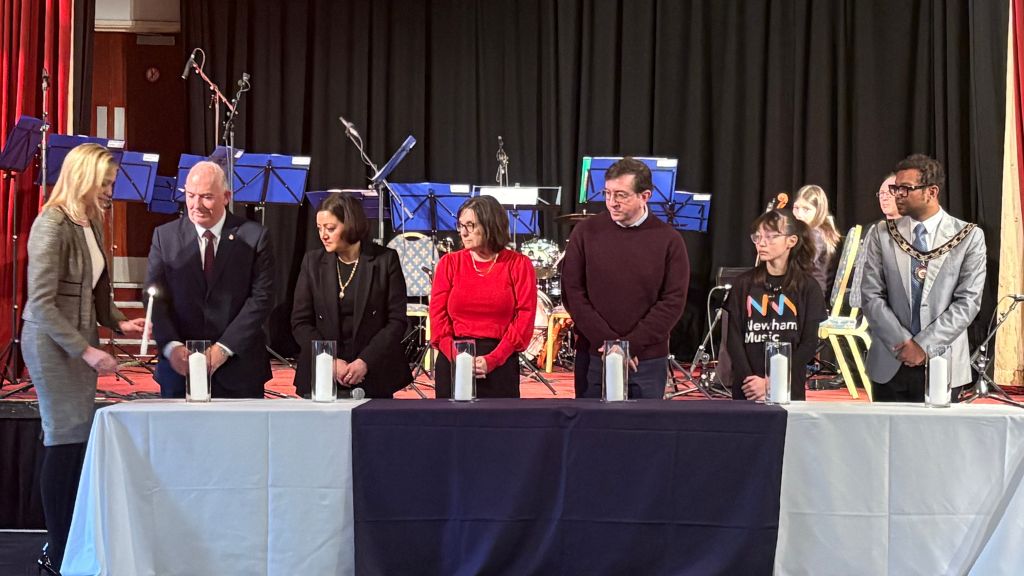 Mayor holocaust memorial