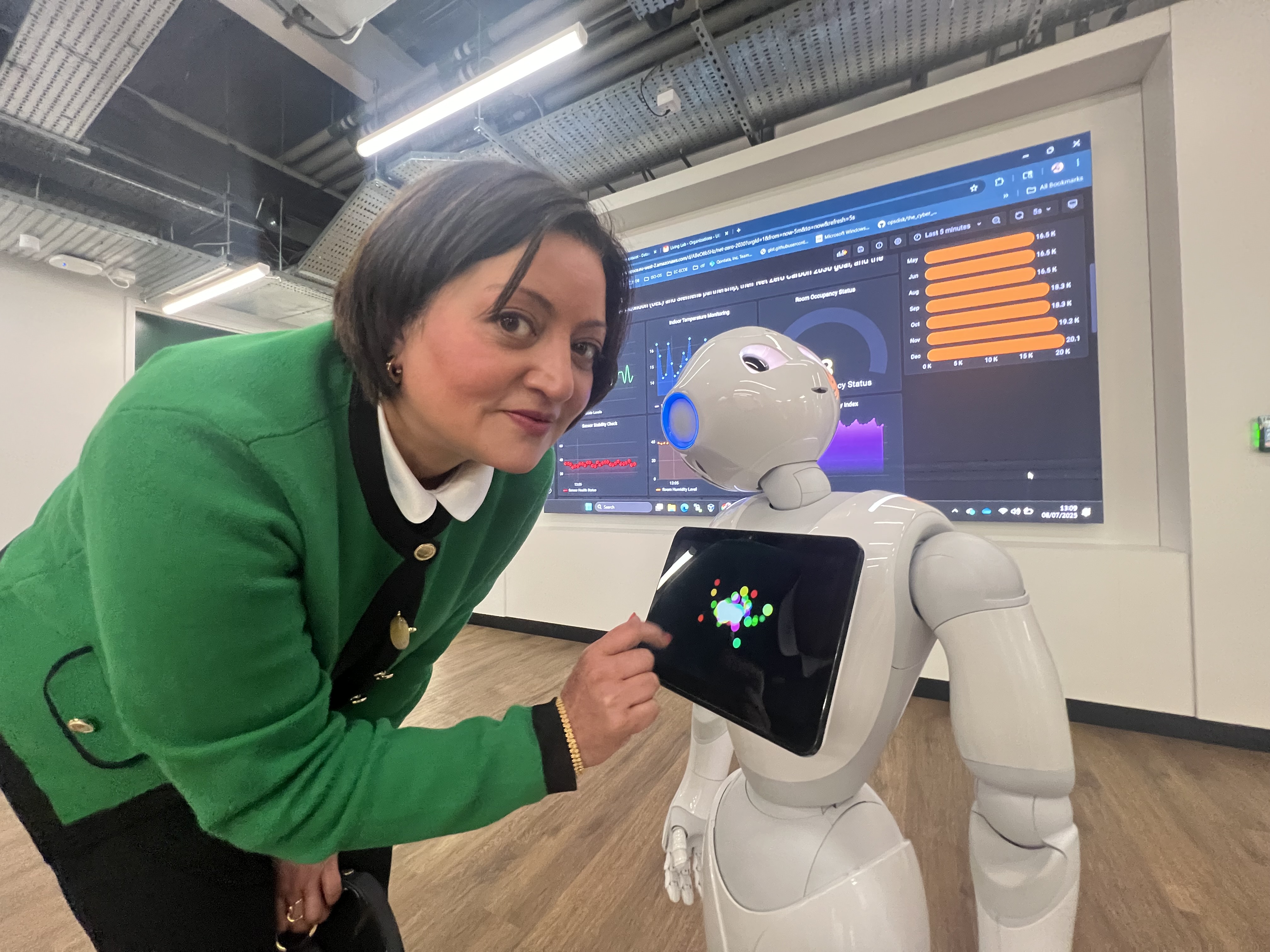 Mayor Rokhsana Fiaz and Robot at London Data Week